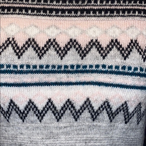 NWOT Med Comfy Cozy Sweater - Picture 2 of 5